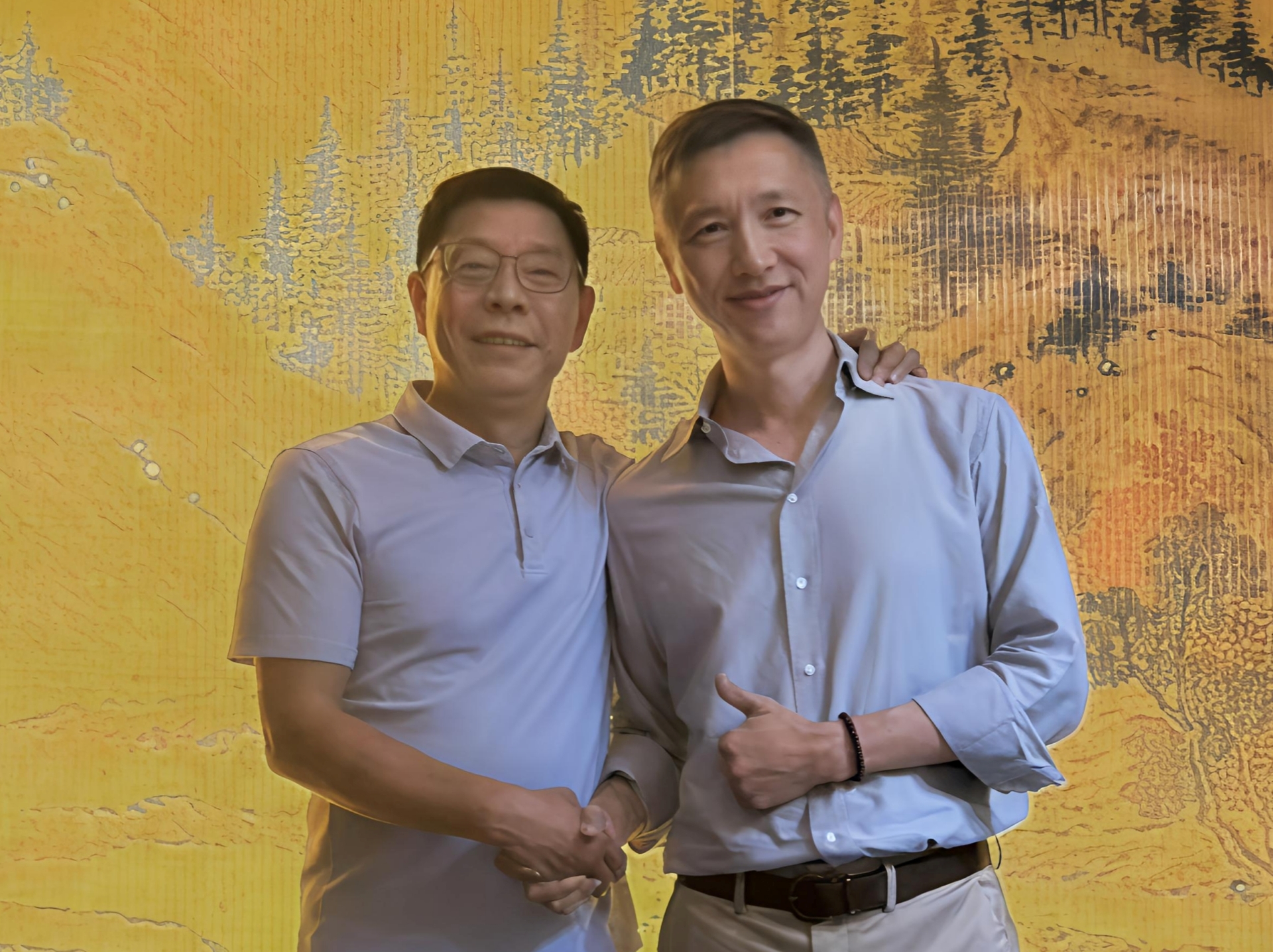 Left: Mr. Ying Guangdong, Deputy General Manager and Chief Engineer of Sun Paper Right: Mr. Zhu Hemu, President of Enelco